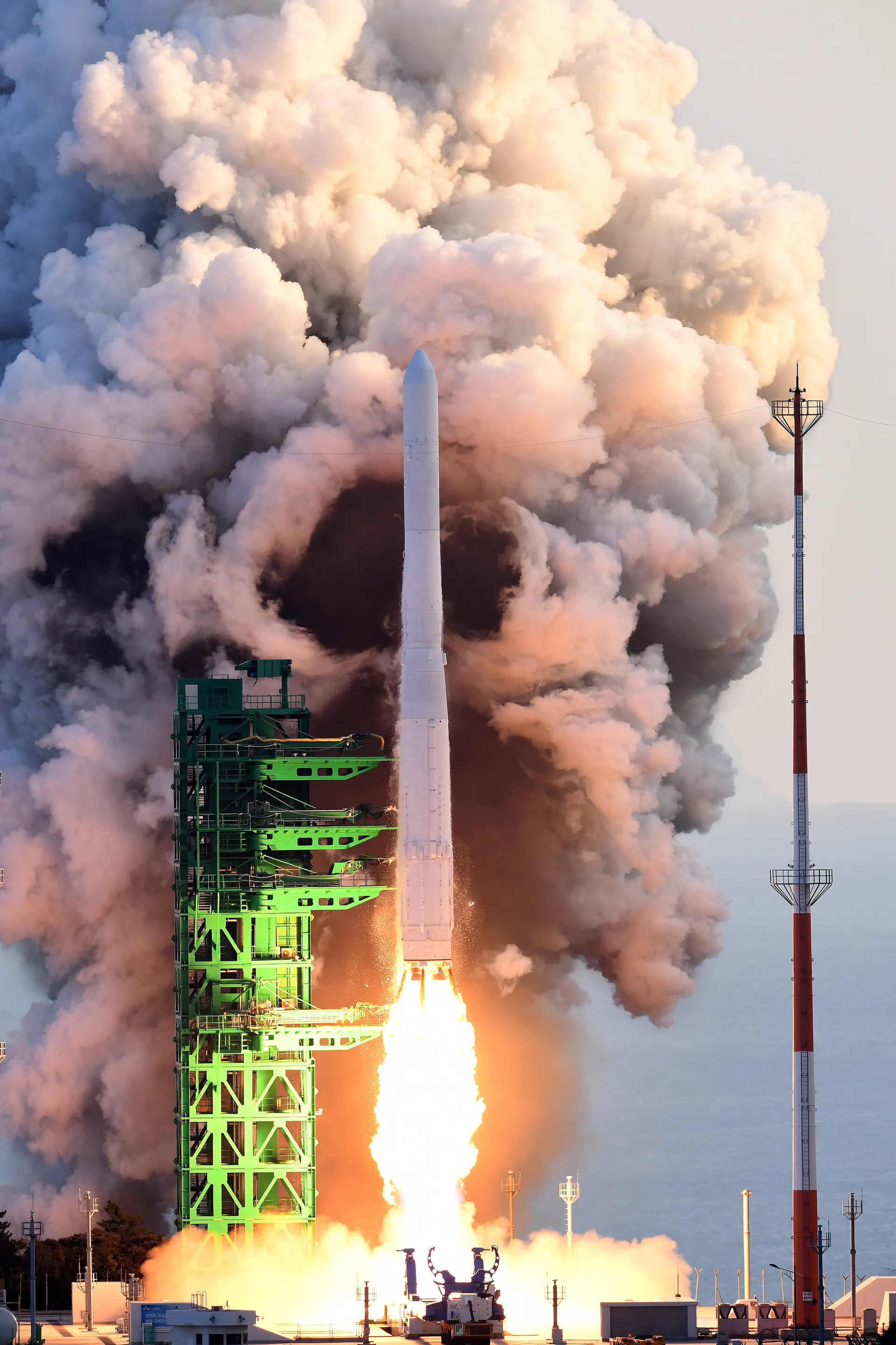 South Korea's Nuri launch vehicle rising through a dense column of exhaust on its maiden launch