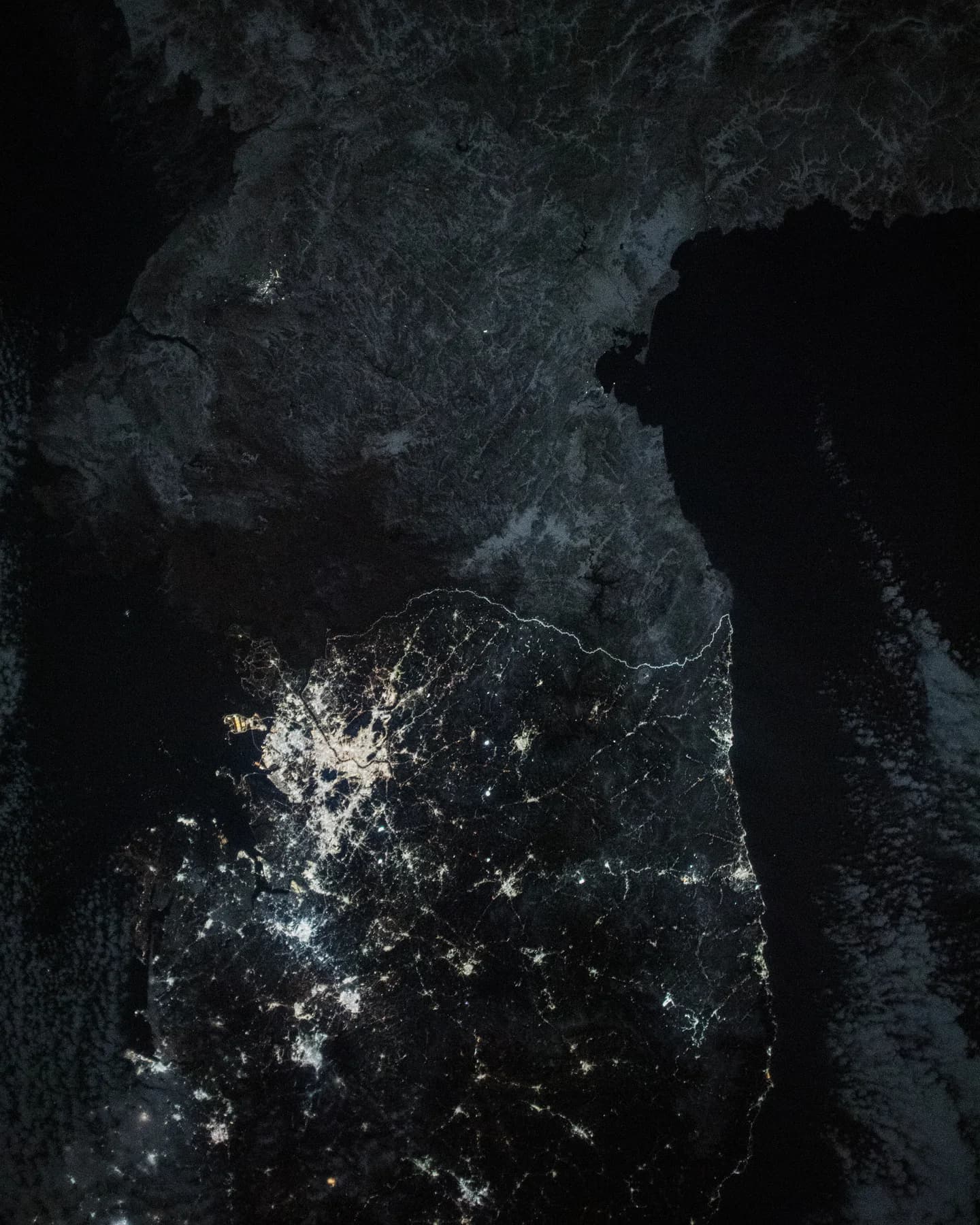 国际空间站拍摄的朝鲜半岛夜间影像
