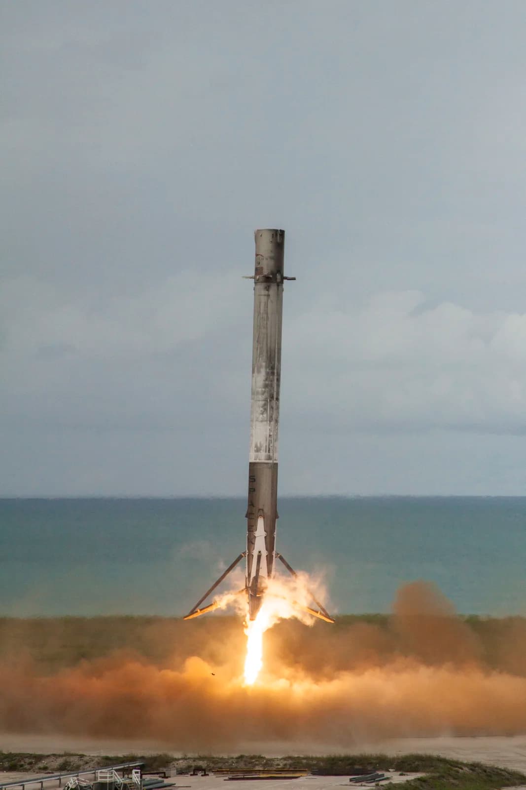 Falcon 9 降落在一号着陆区