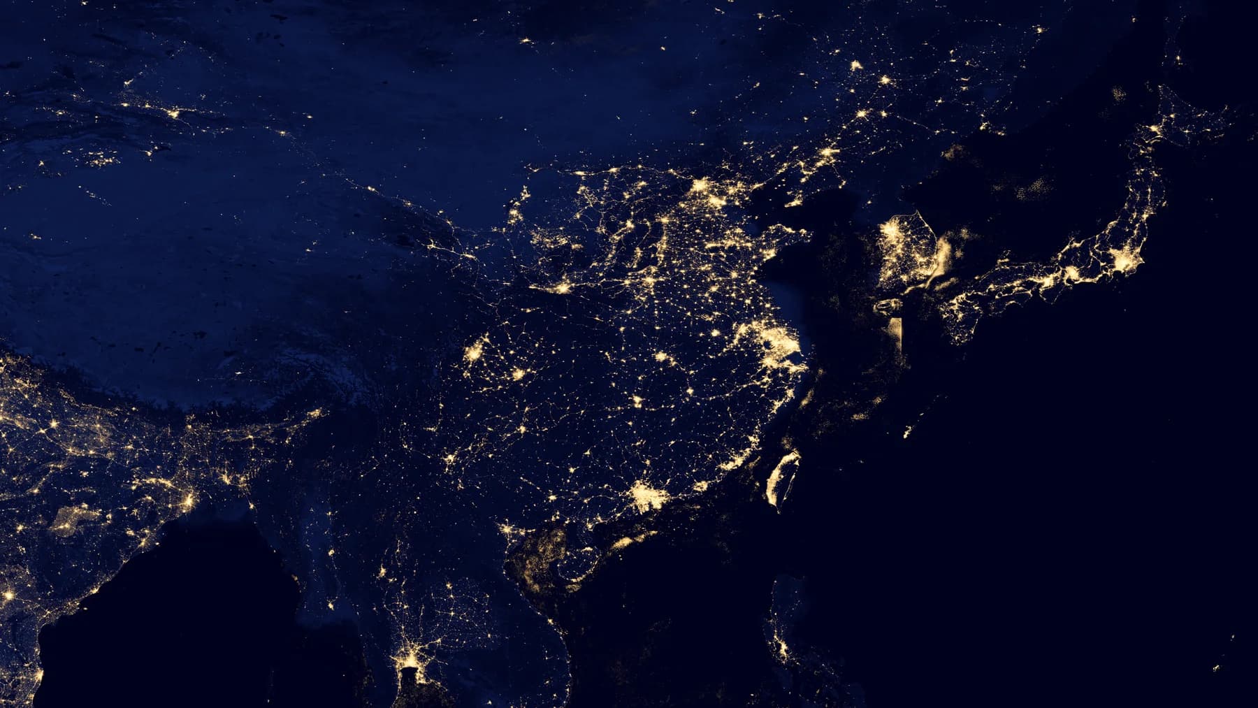 夜间从太空俯瞰的亚洲与中东